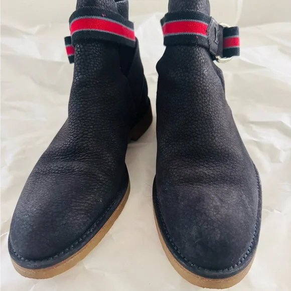 Louis Vuitton Leather Ankle Boots for men size 6 GUC